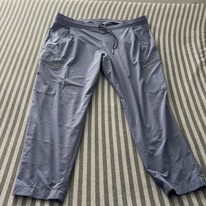 Plus size Athleta jogger style pant